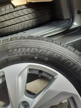 Neumáticos Ford Tourneo 2025 (4 unidades)