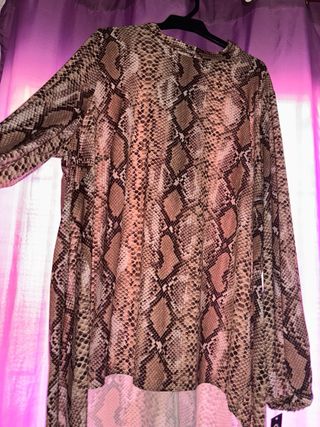 Blusón estampado serpiente