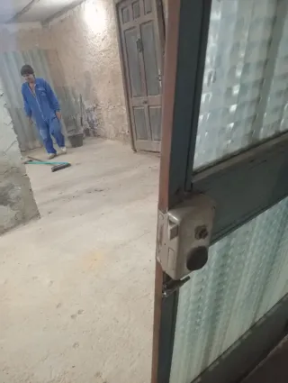 Puerta hierro acristalada