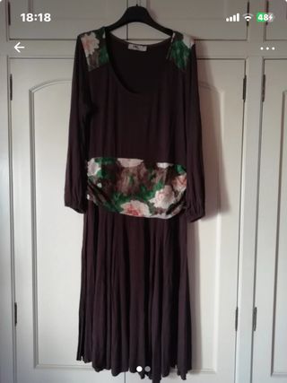 Vestido marrón algodón con apliques florales