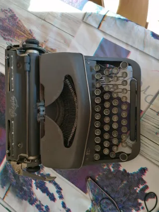 Máquina de escribir antigua