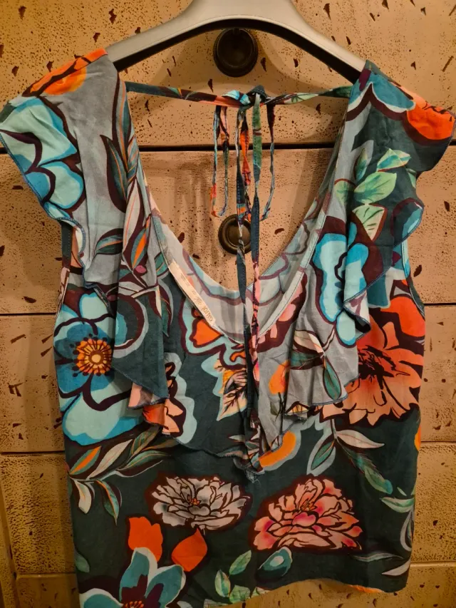 Blusa floreale multicolor con volant