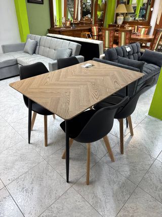 Mesa Extensible y Sillas. Comedor A Estrenar