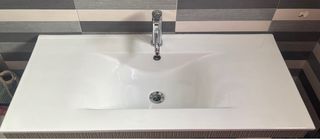 Lavabo de baño blanco,