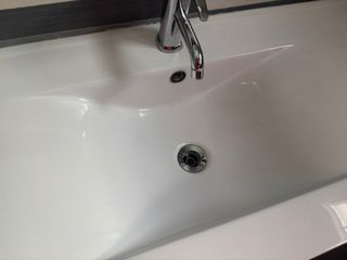Lavabo de baño blanco,