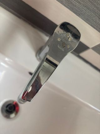 Lavabo de baño blanco,