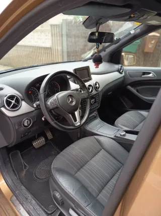 Mercedes Benz B180 2012. No cambios.