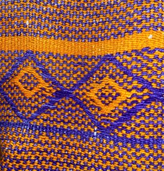 Bolso de hombro tejido, es de Perú, fue un regalo