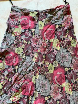 Falda floral midi