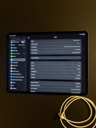 iPad Pro 12.9 4th Gen 128GB + Magic Keyboard