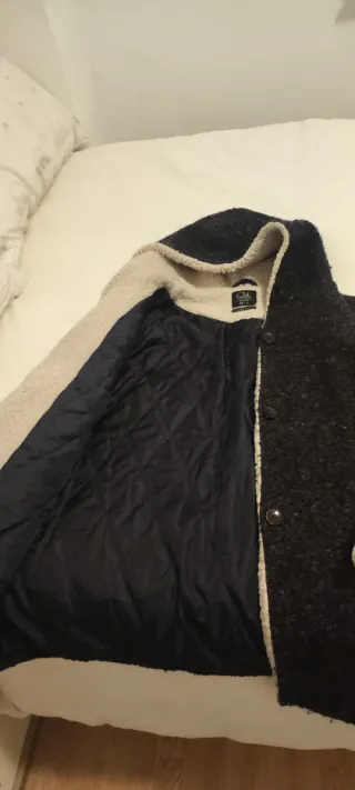 Due cappotti grigi e blu con cappuccio in regalo