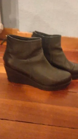Botines de piel negros