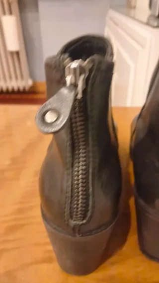 Botines de piel negros