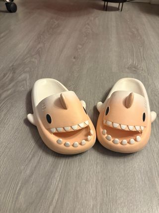 Chanclas Tiburón Sharkclas Talla 35