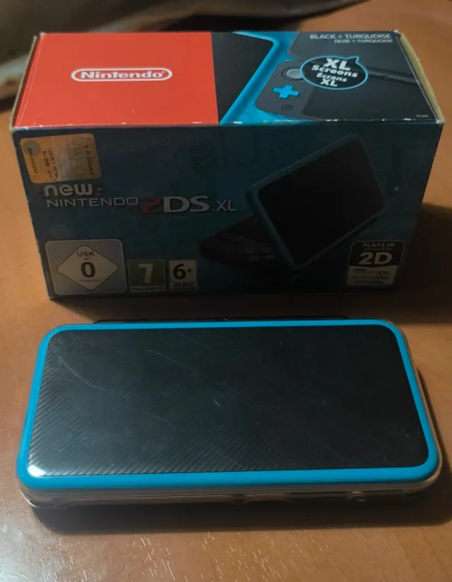 Nuovo Nintendo 2DS XL con giochi e scatola