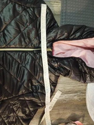 Cazadora acolchada mujer negra