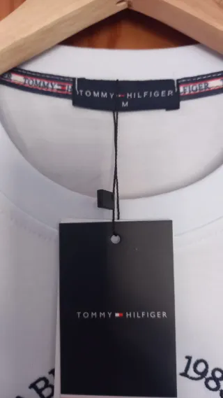 T-shirt Tommy Hilfiger Branca Tamanho M Nova