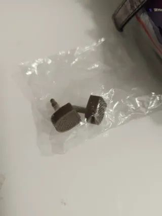 Tacones de fiesta morados y rosas