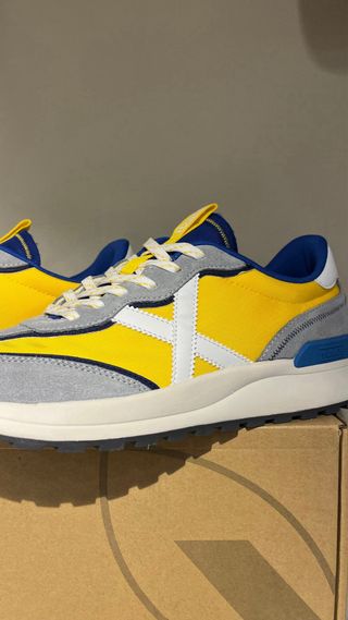 Zapatillas Munich Grises y Amarillas