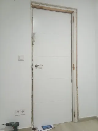 Montaje de puertas de interior