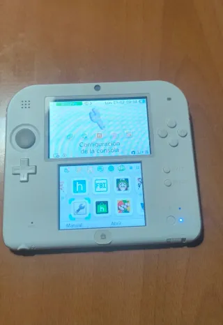 Nintendo 2DS + giochi + custodia