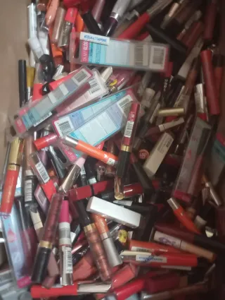 Oferton lote 1000 pintalabios y brillos