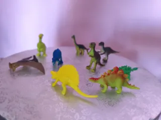 Lote de dinosaurios de juguete
