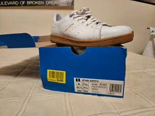 Zapatillas Adidas Blancas y Doradas