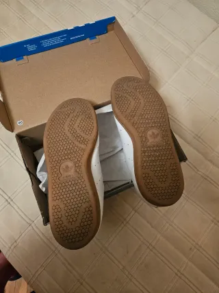 Zapatillas Adidas Blancas y Doradas