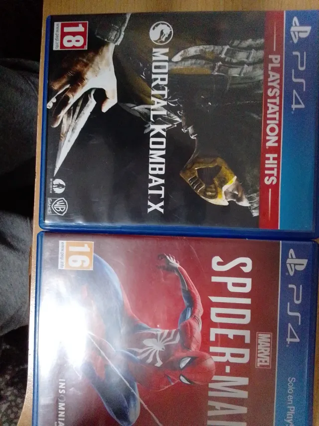 Ps4 con due giochi.