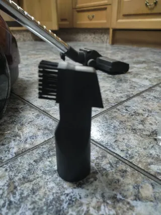 Aspiradora Roja con Manguera y Accesorios