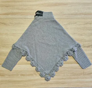 Poncho di lana grigio