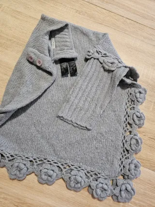 Poncho di lana grigio