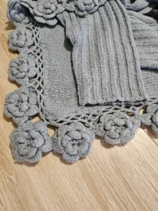 Poncho di lana grigio