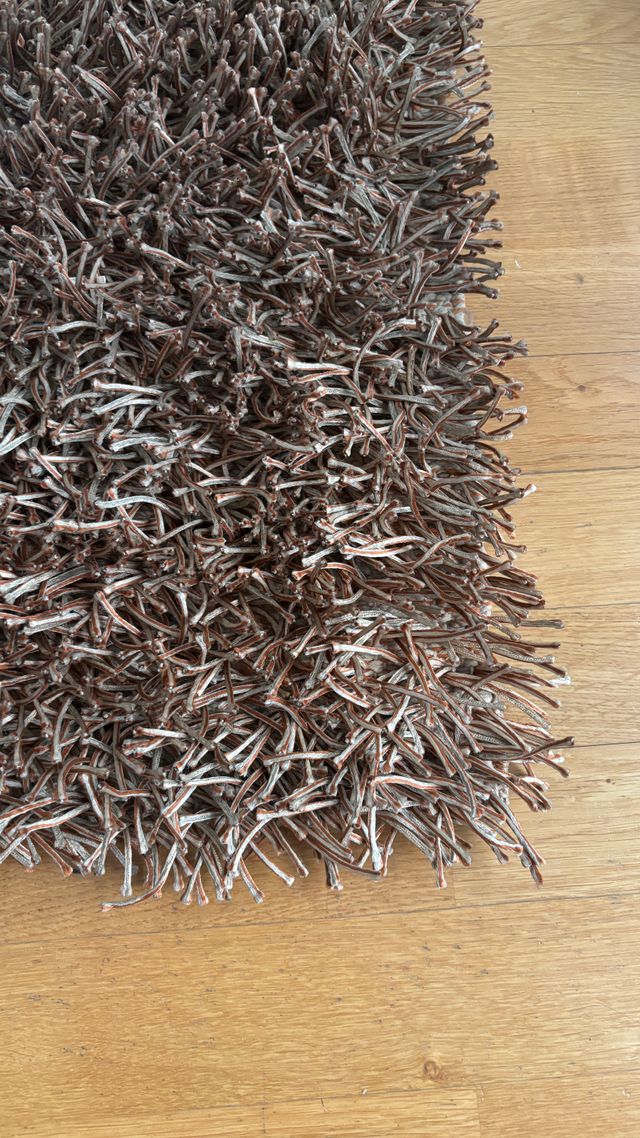 Alfombra pelo largo marrón