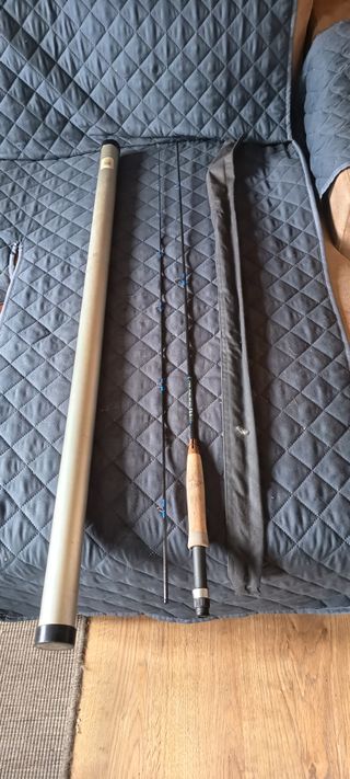 Caña de pesca a mosca con funda