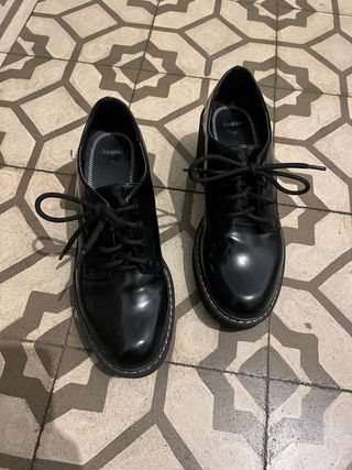 Zapatos Bershka negros talla 37