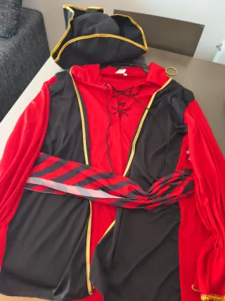 Disfraces piratas (hombre y mujer)