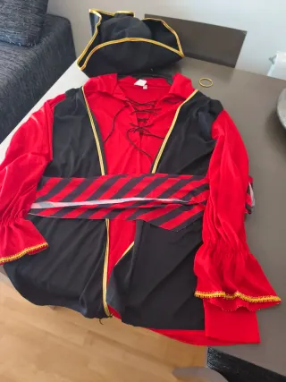 Disfraces piratas (hombre y mujer)