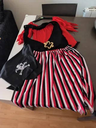 Disfraces piratas (hombre y mujer)