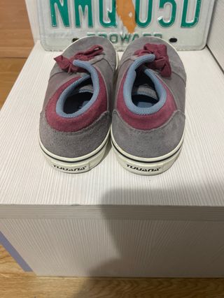 Zapatillas deportivas grises y rojas T41