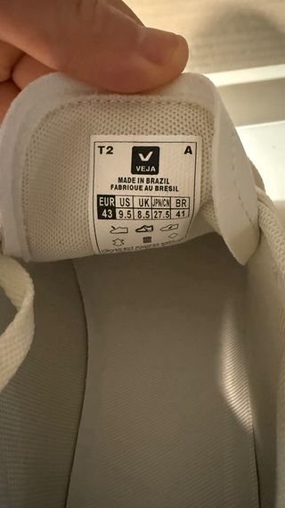 Zapatillas Veja Blancas y Negras