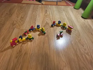 Tren de madera con números