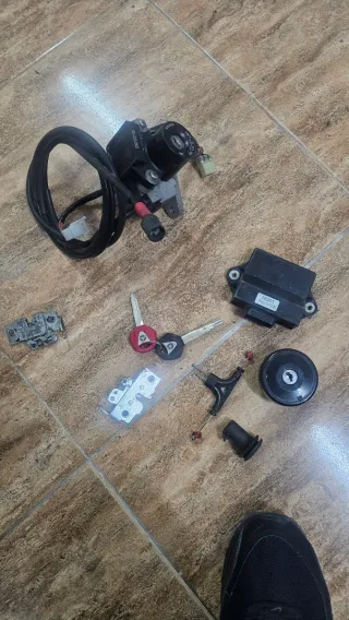 Kit Cerraduras CDI Llaves X Max 125