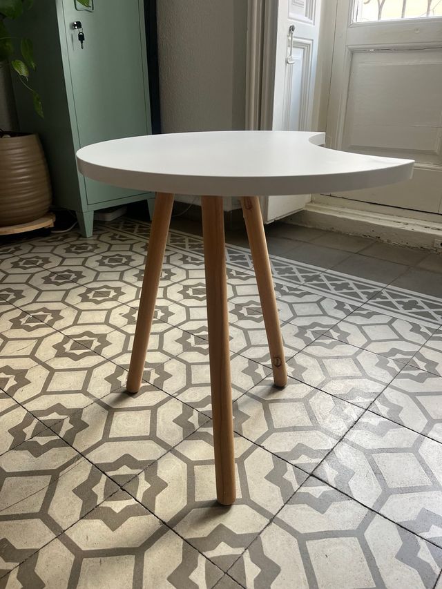 Mesitas auxiliar blanca y madera