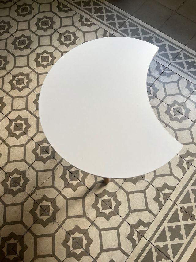 Mesitas auxiliar blanca y madera