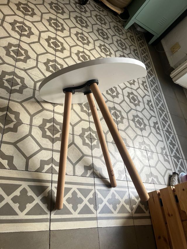 Mesitas auxiliar blanca y madera