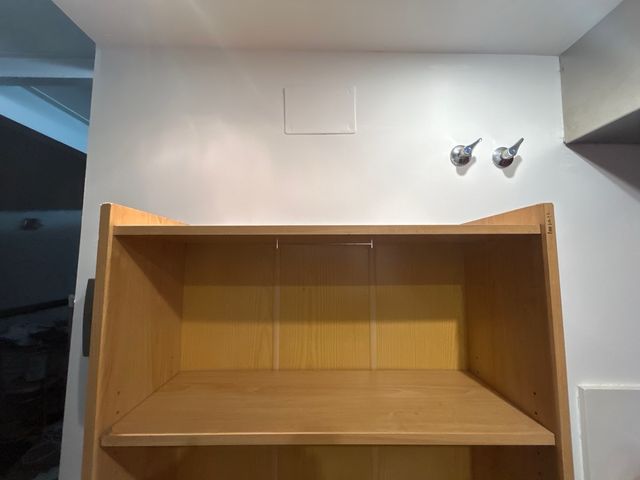 Librería de madera color beige 178 x 25 x75 cm