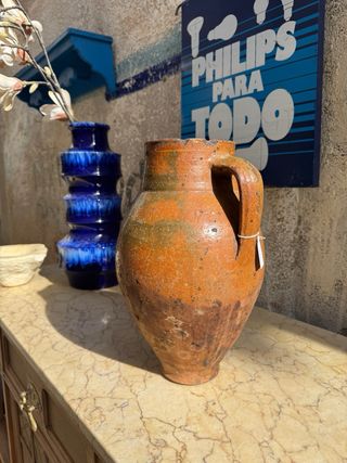 Jarra de vino de cerámica antigua vidriada