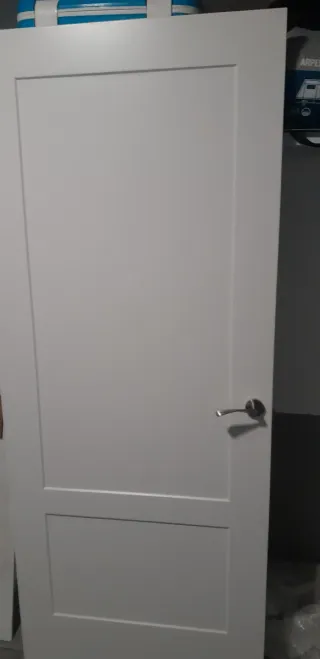 Puerta interior blanca moderna